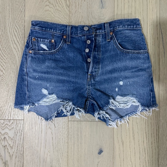 Levi jean shorts - Picture 3 of 4